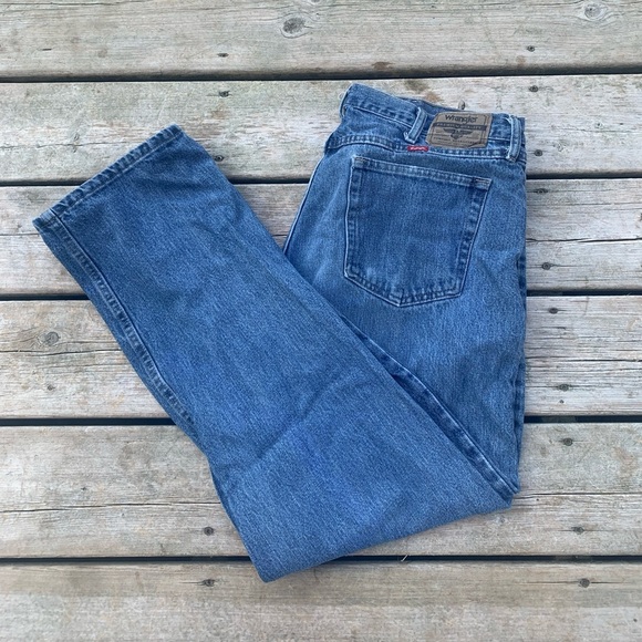 Wrangler Premium Quality Distressed Jeans - Men's 36x32 - Light Wash - Picture 6 of 9